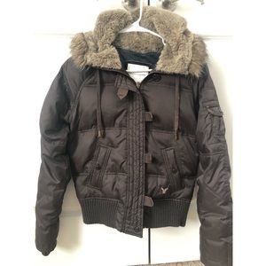 Hollister Women’s Puffer Jacket Size Medium